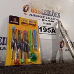 LOTE 195 - 01 ALICATE DE PRESSÃO E 01 KIT DE CHAVES DE PRECISÃO. (NO ESTADO) ATENÇÃO! FAZER A VISITAÇÃO ANTES DE ARREMATAR, NÃO SABEMOS SE FUNCIONA. LEILÃO NÃO TEM GARANTIA E NEM DEVOLUÇÃO, SUJEITO A POSSÍVEIS AVARIAS VISÍVEIS/OCULTAS E/OU AUSÊNCIA DE COMPONENTES.