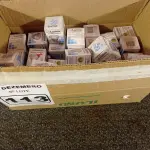 LOTE 113 - 01 LOTE COM APROXIMADAMENTE 80 LÂMPADAS DICROICA 1W 220V. (NO ESTADO) ATENÇÃO! FAZER A VISITAÇÃO ANTES DE ARREMATAR, NÃO SABEMOS SE FUNCIONA. LEILÃO NÃO TEM GARANTIA E NEM DEVOLUÇÃO, SUJEITO A POSSÍVEIS AVARIAS VISÍVEIS/OCULTAS E/OU AUSÊNCIA DE COMPONENTES.