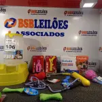 LOTE 106 - 01 LOTE COM VÁRIOS ACESSÓRIOS PARA PET’S. (NO ESTADO) ATENÇÃO! FAZER A VISITAÇÃO ANTES DE ARREMATAR, NÃO SABEMOS SE FUNCIONA. LEILÃO NÃO TEM GARANTIA E NEM DEVOLUÇÃO, SUJEITO A POSSÍVEIS AVARIAS VISÍVEIS/OCULTAS E/OU AUSÊNCIA DE COMPONENTES.