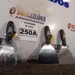 LOTE 250 - 03 ESPÁTULAS. (NO ESTADO) ATENÇÃO! FAZER A VISITAÇÃO ANTES DE ARREMATAR, NÃO SABEMOS SE FUNCIONA. LEILÃO NÃO TEM GARANTIA E NEM DEVOLUÇÃO, SUJEITO A POSSÍVEIS AVARIAS VISÍVEIS/OCULTAS E/OU AUSÊNCIA DE COMPONENTES.