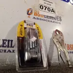 LOTE 070 - 01 KIT DE CHAVE ALLEN E 01 ALICATE DE PRESSÃO. (NO ESTADO) ATENÇÃO! FAZER A VISITAÇÃO ANTES DE ARREMATAR, NÃO SABEMOS SE FUNCIONA. LEILÃO NÃO TEM GARANTIA E NEM DEVOLUÇÃO, SUJEITO A POSSÍVEIS AVARIAS VISÍVEIS/OCULTAS E/OU AUSÊNCIA DE COMPONENTES.