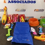 LOTE 026 - 01 KIT DE ACESSÓRIOS PARA PET CONTENDO: TAPETE GELADO, COMEDOURO 3912, BIFE BARULHO, OSSINHO LISO MORDEDOR, OSSO ESPINHO GRANDE, HALTER 04 FUROS, OSSO PET, FRANGO MORDEDOR, PET PLAY CHUPETA, PET PLAY PICOLÉ, DENTAL PET PLAY E OSSINHO PINGENTE. (NO ESTADO) ATENÇÃO! FAZER A VISITAÇÃO ANTES DE ARREMATAR, NÃO SABEMOS SE FUNCIONA. LEILÃO NÃO TEM GARANTIA E NEM DEVOLUÇÃO, SUJEITO A POSSÍVEIS AVARIAS VISÍVEIS/OCULTAS E/OU AUSÊNCIA DE COMPONENTES.