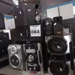 LOTE 084 - 01 APARELHO DE SOM, 02 SUBWOOFER E 05 CAIXAS DE SOM MARCAS E MODELOS DIVERSOS.  (NO ESTADO) ATENÇÃO! FAZER A VISITAÇÃO ANTES DE ARREMATAR, NÃO SABEMOS SE FUNCIONA. LEILÃO NÃO TEM GARANTIA E NEM DEVOLUÇÃO, SUJEITO A POSSÍVEIS AVARIAS VISÍVEIS/OCULTAS E/OU AUSÊNCIA DE COMPONENTES.
