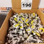 LOTE 196 - 01 LOTE COM VÁRIOS CLIPS PARA CABO DE AÇO 3/8”. (NO ESTADO) ATENÇÃO! FAZER A VISITAÇÃO ANTES DE ARREMATAR, NÃO SABEMOS SE FUNCIONA. LEILÃO NÃO TEM GARANTIA E NEM DEVOLUÇÃO, SUJEITO A POSSÍVEIS AVARIAS VISÍVEIS/OCULTAS E/OU AUSÊNCIA DE COMPONENTES.