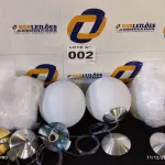 LOTE 002 - 04 – LUMINÁRIAS (NO ESTADO, NÃO SABEMOS SE FUNCIONA. LEILÃO NÃO TEM GARANTIA E NEM DEVOLUÇÃO, SUJEITO A POSSÍVEIS AVARIAS VISÍVEIS/OCULTAS E/OU AUSÊNCIA DE COMPONENTES)