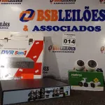 LOTE 014 - 01 DVR E 03 CÂMERAS DE SEGURANÇA. (NO ESTADO) ATENÇÃO! FAZER A VISITAÇÃO ANTES DE ARREMATAR, NÃO SABEMOS SE FUNCIONA. LEILÃO NÃO TEM GARANTIA E NEM DEVOLUÇÃO, SUJEITO A POSSÍVEIS AVARIAS VISÍVEIS/OCULTAS E/OU AUSÊNCIA DE COMPONENTES.