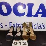 LOTE 012 - 04 – PARES DE CALÇADOS FEMININO Nº 37 (NO ESTADO, NÃO SABEMOS SE FUNCIONA. LEILÃO NÃO TEM GARANTIA E NEM DEVOLUÇÃO, SUJEITO A POSSÍVEIS AVARIAS VISÍVEIS/OCULTAS E/OU AUSÊNCIA DE COMPONENTES)