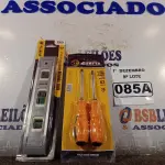 LOTE 085 - 01 NÍVEL DE MÃO E 01 DE CHAVES FENDA/PHILIPS 02 PEÇAS. (NO ESTADO) ATENÇÃO! FAZER A VISITAÇÃO ANTES DE ARREMATAR, NÃO SABEMOS SE FUNCIONA. LEILÃO NÃO TEM GARANTIA E NEM DEVOLUÇÃO, SUJEITO A POSSÍVEIS AVARIAS VISÍVEIS/OCULTAS E/OU AUSÊNCIA DE COMPONENTES.