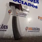 LOTE 255 - 01 MACHADINHA CAÇA E PESCA COM CABO EMBORRACHADO. (NO ESTADO) ATENÇÃO! FAZER A VISITAÇÃO ANTES DE ARREMATAR, NÃO SABEMOS SE FUNCIONA. LEILÃO NÃO TEM GARANTIA E NEM DEVOLUÇÃO, SUJEITO A POSSÍVEIS AVARIAS VISÍVEIS/OCULTAS E/OU AUSÊNCIA DE COMPONENTES.