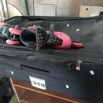 LOTE 319 - 01 MALA DE VIAGEM E 01 PAR DE PATINS. (NO ESTADO) ATENÇÃO! FAZER A VISITAÇÃO ANTES DE ARREMATAR, NÃO SABEMOS SE FUNCIONA. LEILÃO NÃO TEM GARANTIA E NEM DEVOLUÇÃO, SUJEITO A POSSÍVEIS AVARIAS VISÍVEIS/OCULTAS E/OU AUSÊNCIA DE COMPONENTES.