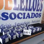 LOTE 161 - 18 – MINI BOMBONIERE EM VIDRO (NO ESTADO, NÃO SABEMOS SE FUNCIONA. LEILÃO NÃO TEM GARANTIA E NEM DEVOLUÇÃO, SUJEITO A POSSÍVEIS AVARIAS VISÍVEIS/OCULTAS E/OU AUSÊNCIA DE COMPONENTES)