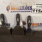 LOTE 115 - 03 ESPÁTULAS. (NO ESTADO) ATENÇÃO! FAZER A VISITAÇÃO ANTES DE ARREMATAR, NÃO SABEMOS SE FUNCIONA. LEILÃO NÃO TEM GARANTIA E NEM DEVOLUÇÃO, SUJEITO A POSSÍVEIS AVARIAS VISÍVEIS/OCULTAS E/OU AUSÊNCIA DE COMPONENTES.