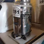 LOTE 281 - 01 LIQUIDIFICADOR INDUSTRIAL MARCA METVISA. (NO ESTADO) ATENÇÃO! FAZER A VISITAÇÃO ANTES DE ARREMATAR, NÃO SABEMOS SE FUNCIONA. LEILÃO NÃO TEM GARANTIA E NEM DEVOLUÇÃO, SUJEITO A POSSÍVEIS AVARIAS VISÍVEIS/OCULTAS E/OU AUSÊNCIA DE COMPONENTES.