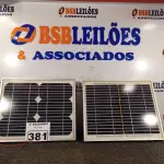 LOTE 381 - 02 PAINÉIS SOLARES 18V 10W.  (NO ESTADO) ATENÇÃO! FAZER A VISITAÇÃO ANTES DE ARREMATAR, NÃO SABEMOS SE FUNCIONA. LEILÃO NÃO TEM GARANTIA E NEM DEVOLUÇÃO, SUJEITO A POSSÍVEIS AVARIAS VISÍVEIS/OCULTAS E/OU AUSÊNCIA DE COMPONENTES.