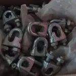 LOTE 304 - 01 LOTE COM VÁRIOS CLIPS PARA CABO DE AÇO 3/8”. (NO ESTADO) ATENÇÃO! FAZER A VISITAÇÃO ANTES DE ARREMATAR, NÃO SABEMOS SE FUNCIONA. LEILÃO NÃO TEM GARANTIA E NEM DEVOLUÇÃO, SUJEITO A POSSÍVEIS AVARIAS VISÍVEIS/OCULTAS E/OU AUSÊNCIA DE COMPONENTES.