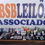 LOTE 159 - 57 - COSMÉTICOS DIVERSOS  (APROXIMADAMENTE)(NO ESTADO, NÃO SABEMOS SE FUNCIONA. LEILÃO NÃO TEM GARANTIA E NEM DEVOLUÇÃO, SUJEITO A POSSÍVEIS AVARIAS VISÍVEIS/OCULTAS E/OU AUSÊNCIA DE COMPONENTES)
