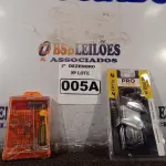 LOTE 005 - 01 KIT CHAVE TORX E 01 KIT DE CHAVES DE PRECISÃO. (NO ESTADO) ATENÇÃO! FAZER A VISITAÇÃO ANTES DE ARREMATAR, NÃO SABEMOS SE FUNCIONA. LEILÃO NÃO TEM GARANTIA E NEM DEVOLUÇÃO, SUJEITO A POSSÍVEIS AVARIAS VISÍVEIS/OCULTAS E/OU AUSÊNCIA DE COMPONENTES.