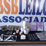 LOTE 156 - 20 – ITENS DE PAPELARIA DIVERSOS (NO ESTADO, NÃO SABEMOS SE FUNCIONA. LEILÃO NÃO TEM GARANTIA E NEM DEVOLUÇÃO, SUJEITO A POSSÍVEIS AVARIAS VISÍVEIS/OCULTAS E/OU AUSÊNCIA DE COMPONENTES)