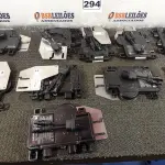 LOTE 293 - 01 BASE E 01 COPO DE LIQUIDIFICADOR INDUSTRIAL MARCAS E MODELOS DIVERSOS. (NO ESTADO) ATENÇÃO! FAZER A VISITAÇÃO ANTES DE ARREMATAR, NÃO SABEMOS SE FUNCIONA. LEILÃO NÃO TEM GARANTIA E NEM DEVOLUÇÃO, SUJEITO A POSSÍVEIS AVARIAS VISÍVEIS/OCULTAS E/OU AUSÊNCIA DE COMPONENTES.