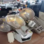 LOTE 300 - 05 LUMINÁRIAS DE PÁTIO. (NO ESTADO) ATENÇÃO! FAZER A VISITAÇÃO ANTES DE ARREMATAR, NÃO SABEMOS SE FUNCIONA. LEILÃO NÃO TEM GARANTIA E NEM DEVOLUÇÃO, SUJEITO A POSSÍVEIS AVARIAS VISÍVEIS/OCULTAS E/OU AUSÊNCIA DE COMPONENTES.