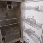 LOTE 324 - 01 GELADEIRA MARCA BRASTEMP 220V. (NO ESTADO) ATENÇÃO! FAZER A VISITAÇÃO ANTES DE ARREMATAR, NÃO SABEMOS SE FUNCIONA. LEILÃO NÃO TEM GARANTIA E NEM DEVOLUÇÃO, SUJEITO A POSSÍVEIS AVARIAS VISÍVEIS/OCULTAS E/OU AUSÊNCIA DE COMPONENTES.