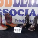 LOTE 137 - 02 - BOTA COUNTRY (NO ESTADO, NÃO SABEMOS SE FUNCIONA. LEILÃO NÃO TEM GARANTIA E NEM DEVOLUÇÃO, SUJEITO A POSSÍVEIS AVARIAS VISÍVEIS/OCULTAS E/OU AUSÊNCIA DE COMPONENTES)