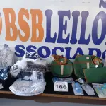 LOTE 166 - 20 - ENXOVAIS DE BEBÊ DIVERSOS (NO ESTADO, NÃO SABEMOS SE FUNCIONA. LEILÃO NÃO TEM GARANTIA E NEM DEVOLUÇÃO, SUJEITO A POSSÍVEIS AVARIAS VISÍVEIS/OCULTAS E/OU AUSÊNCIA DE COMPONENTES)