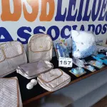 LOTE 157 - 25 – ENXOVAIS DE BEBÊ DIVERSOS (APROXIMADAMENTE) (NO ESTADO, NÃO SABEMOS SE FUNCIONA. LEILÃO NÃO TEM GARANTIA E NEM DEVOLUÇÃO, SUJEITO A POSSÍVEIS AVARIAS VISÍVEIS/OCULTAS E/OU AUSÊNCIA DE COMPONENTES)