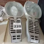 LOTE 220 - 02 LUMINÁRIAS DE PÁTIO. (NO ESTADO) ATENÇÃO! FAZER A VISITAÇÃO ANTES DE ARREMATAR, NÃO SABEMOS SE FUNCIONA. LEILÃO NÃO TEM GARANTIA E NEM DEVOLUÇÃO, SUJEITO A POSSÍVEIS AVARIAS VISÍVEIS/OCULTAS E/OU AUSÊNCIA DE COMPONENTES.
