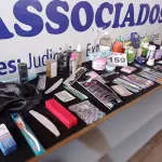 LOTE 159 - 57 - COSMÉTICOS DIVERSOS  (APROXIMADAMENTE)(NO ESTADO, NÃO SABEMOS SE FUNCIONA. LEILÃO NÃO TEM GARANTIA E NEM DEVOLUÇÃO, SUJEITO A POSSÍVEIS AVARIAS VISÍVEIS/OCULTAS E/OU AUSÊNCIA DE COMPONENTES)