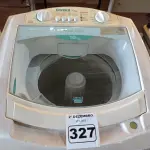 LOTE 327 - 01 MÁQUINA DE LAR ROUPAS MARCA CÔNSUL 10KG 220V. (NO ESTADO) ATENÇÃO! FAZER A VISITAÇÃO ANTES DE ARREMATAR, NÃO SABEMOS SE FUNCIONA. LEILÃO NÃO TEM GARANTIA E NEM DEVOLUÇÃO, SUJEITO A POSSÍVEIS AVARIAS VISÍVEIS/OCULTAS E/OU AUSÊNCIA DE COMPONENTES.