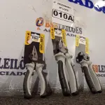 LOTE 010 - 01 ALICATE UNIVERSAL 8”, 01 ALICATE DE CORTE 6” E 01 ALICATE DE BICO 6”. (NO ESTADO) ATENÇÃO! FAZER A VISITAÇÃO ANTES DE ARREMATAR, NÃO SABEMOS SE FUNCIONA. LEILÃO NÃO TEM GARANTIA E NEM DEVOLUÇÃO, SUJEITO A POSSÍVEIS AVARIAS VISÍVEIS/OCULTAS E/OU AUSÊNCIA DE COMPONENTES.