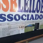 LOTE 140 - 01 - TENDA GAZEBO SANFONADO ARTICULADA 2X2 (NO ESTADO, NÃO SABEMOS SE FUNCIONA. LEILÃO NÃO TEM GARANTIA E NEM DEVOLUÇÃO, SUJEITO A POSSÍVEIS AVARIAS VISÍVEIS/OCULTAS E/OU AUSÊNCIA DE COMPONENTES)