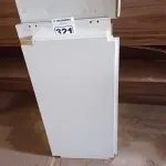 LOTE 321 - 01 ARMÁRIO ALTO EM MADEIRA DESMONTADO. (NO ESTADO) ATENÇÃO! FAZER A VISITAÇÃO ANTES DE ARREMATAR, NÃO SABEMOS SE FUNCIONA. LEILÃO NÃO TEM GARANTIA E NEM DEVOLUÇÃO, SUJEITO A POSSÍVEIS AVARIAS VISÍVEIS/OCULTAS E/OU AUSÊNCIA DE COMPONENTES.