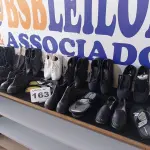 LOTE 163 - 15 - CALÇADOS MASCULINOS VARIADOS (NO ESTADO, NÃO SABEMOS SE FUNCIONA. LEILÃO NÃO TEM GARANTIA E NEM DEVOLUÇÃO, SUJEITO A POSSÍVEIS AVARIAS VISÍVEIS/OCULTAS E/OU AUSÊNCIA DE COMPONENTES)