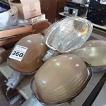 LOTE 260 - 05 LUMINÁRIAS DE PÁTIO. (NO ESTADO) ATENÇÃO! FAZER A VISITAÇÃO ANTES DE ARREMATAR, NÃO SABEMOS SE FUNCIONA. LEILÃO NÃO TEM GARANTIA E NEM DEVOLUÇÃO, SUJEITO A POSSÍVEIS AVARIAS VISÍVEIS/OCULTAS E/OU AUSÊNCIA DE COMPONENTES.