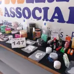 LOTE 147 - 55 – COSMÉTICOS VARIADOS (NO ESTADO, NÃO SABEMOS SE FUNCIONA. LEILÃO NÃO TEM GARANTIA E NEM DEVOLUÇÃO, SUJEITO A POSSÍVEIS AVARIAS VISÍVEIS/OCULTAS E/OU AUSÊNCIA DE COMPONENTES)