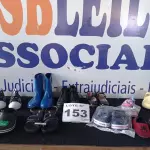 LOTE 153 - 10 - CALÇADOS INFANTIS (NO ESTADO, NÃO SABEMOS SE FUNCIONA. LEILÃO NÃO TEM GARANTIA E NEM DEVOLUÇÃO, SUJEITO A POSSÍVEIS AVARIAS VISÍVEIS/OCULTAS E/OU AUSÊNCIA DE COMPONENTES) 