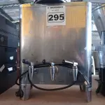 LOTE 295 - 02 CAFETEIRAS SENDO 01 INDUSTRIAL. (NO ESTADO) ATENÇÃO! FAZER A VISITAÇÃO ANTES DE ARREMATAR, NÃO SABEMOS SE FUNCIONA. LEILÃO NÃO TEM GARANTIA E NEM DEVOLUÇÃO, SUJEITO A POSSÍVEIS AVARIAS VISÍVEIS/OCULTAS E/OU AUSÊNCIA DE COMPONENTES.
