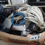 LOTE 211 - 01 LOTE COM VÁRIOS CABOS E PERIFÉRICOS DIVERSOS. (NO ESTADO) ATENÇÃO! FAZER A VISITAÇÃO ANTES DE ARREMATAR, NÃO SABEMOS SE FUNCIONA. LEILÃO NÃO TEM GARANTIA E NEM DEVOLUÇÃO, SUJEITO A POSSÍVEIS AVARIAS VISÍVEIS/OCULTAS E/OU AUSÊNCIA DE COMPONENTES.
