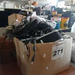 LOTE 271 - 01 LOTE COM GRANDE QUANTIDADE DE CABOS E PERIFÉRICOS DE INFORMÁTICA DIVERSOS. (NO ESTADO) ATENÇÃO! FAZER A VISITAÇÃO ANTES DE ARREMATAR, NÃO SABEMOS SE FUNCIONA. LEILÃO NÃO TEM GARANTIA E NEM DEVOLUÇÃO, SUJEITO A POSSÍVEIS AVARIAS VISÍVEIS/OCULTAS E/OU AUSÊNCIA DE COMPONENTES.