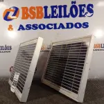 LOTE 369 - 02 PAINÉIS SOLARES 18V 10W.  (NO ESTADO) ATENÇÃO! FAZER A VISITAÇÃO ANTES DE ARREMATAR, NÃO SABEMOS SE FUNCIONA. LEILÃO NÃO TEM GARANTIA E NEM DEVOLUÇÃO, SUJEITO A POSSÍVEIS AVARIAS VISÍVEIS/OCULTAS E/OU AUSÊNCIA DE COMPONENTES.