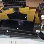 LOTE 355 - 01 LOTE COM VÁRIAS SUCATAS DE TV MARCAS E MODELOS DIVERSOS PARA RETIRADA DE PEÇAS. (NO ESTADO) ATENÇÃO! FAZER A VISITAÇÃO ANTES DE ARREMATAR, NÃO SABEMOS SE FUNCIONA. LEILÃO NÃO TEM GARANTIA E NEM DEVOLUÇÃO, SUJEITO A POSSÍVEIS AVARIAS VISÍVEIS/OCULTAS E/OU AUSÊNCIA DE COMPONENTES.