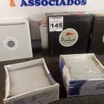 LOTE 145 - 05 LUMINÁRIAS DE EMBUTIR MARCAS E MODELOS DIVERSOS. (NO ESTADO) ATENÇÃO! FAZER A VISITAÇÃO ANTES DE ARREMATAR, NÃO SABEMOS SE FUNCIONA. LEILÃO NÃO TEM GARANTIA E NEM DEVOLUÇÃO, SUJEITO A POSSÍVEIS AVARIAS VISÍVEIS/OCULTAS E/OU AUSÊNCIA DE COMPONENTES.