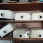 LOTE 133 - 06 CAIXAS DE DESCARGA MARCAS E MODELOS DIVERSOS. (NO ESTADO) ATENÇÃO! FAZER A VISITAÇÃO ANTES DE ARREMATAR, NÃO SABEMOS SE FUNCIONA. LEILÃO NÃO TEM GARANTIA E NEM DEVOLUÇÃO, SUJEITO A POSSÍVEIS AVARIAS VISÍVEIS/OCULTAS E/OU AUSÊNCIA DE COMPONENTES.