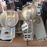 LOTE 300 - 05 LUMINÁRIAS DE PÁTIO. (NO ESTADO) ATENÇÃO! FAZER A VISITAÇÃO ANTES DE ARREMATAR, NÃO SABEMOS SE FUNCIONA. LEILÃO NÃO TEM GARANTIA E NEM DEVOLUÇÃO, SUJEITO A POSSÍVEIS AVARIAS VISÍVEIS/OCULTAS E/OU AUSÊNCIA DE COMPONENTES.