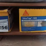 LOTE 256 - 02 CAIXAS DE SIKA TOP-100, REVESTIMENTO IMPERMEABILIZANTE SEMI-FLEXIVEL 18KG. (NO ESTADO) ATENÇÃO! FAZER A VISITAÇÃO ANTES DE ARREMATAR, NÃO SABEMOS SE FUNCIONA. LEILÃO NÃO TEM GARANTIA E NEM DEVOLUÇÃO, SUJEITO A POSSÍVEIS AVARIAS VISÍVEIS/OCULTAS E/OU AUSÊNCIA DE COMPONENTES.