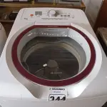 LOTE 344 - 01 LAVADORA DE ROUPAS 15KG MARCA BRASTEMP 220V. (NO ESTADO) ATENÇÃO! FAZER A VISITAÇÃO ANTES DE ARREMATAR, NÃO SABEMOS SE FUNCIONA. LEILÃO NÃO TEM GARANTIA E NEM DEVOLUÇÃO, SUJEITO A POSSÍVEIS AVARIAS VISÍVEIS/OCULTAS E/OU AUSÊNCIA DE COMPONENTES.
