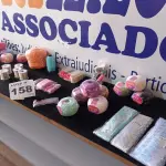 LOTE 158 - 30 - ITENS PARA ARTESANATO (APROXIMADAMENTE) (NO ESTADO, NÃO SABEMOS SE FUNCIONA. LEILÃO NÃO TEM GARANTIA E NEM DEVOLUÇÃO, SUJEITO A POSSÍVEIS AVARIAS VISÍVEIS/OCULTAS E/OU AUSÊNCIA DE COMPONENTES)