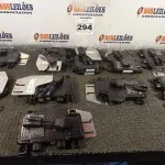 LOTE 293 - 01 BASE E 01 COPO DE LIQUIDIFICADOR INDUSTRIAL MARCAS E MODELOS DIVERSOS. (NO ESTADO) ATENÇÃO! FAZER A VISITAÇÃO ANTES DE ARREMATAR, NÃO SABEMOS SE FUNCIONA. LEILÃO NÃO TEM GARANTIA E NEM DEVOLUÇÃO, SUJEITO A POSSÍVEIS AVARIAS VISÍVEIS/OCULTAS E/OU AUSÊNCIA DE COMPONENTES.